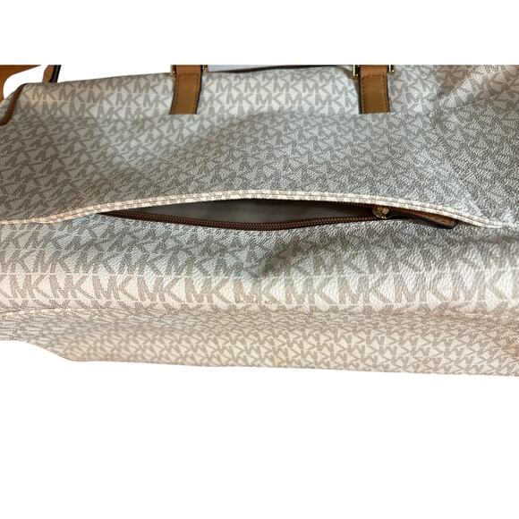 Michael Kors Jet Set Duffel - Picture 12 of 14
